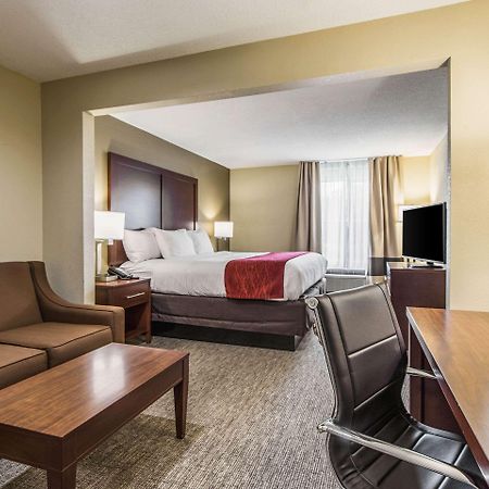 Comfort Inn & Suites Greenwood Near University Kültér fotó