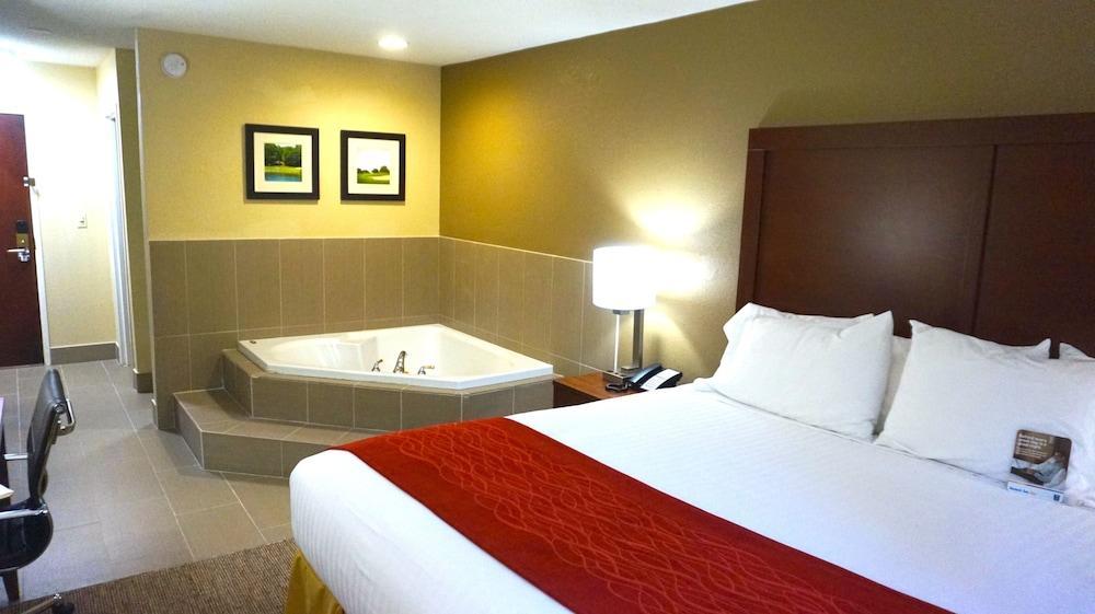 Comfort Inn & Suites Greenwood Near University Kültér fotó