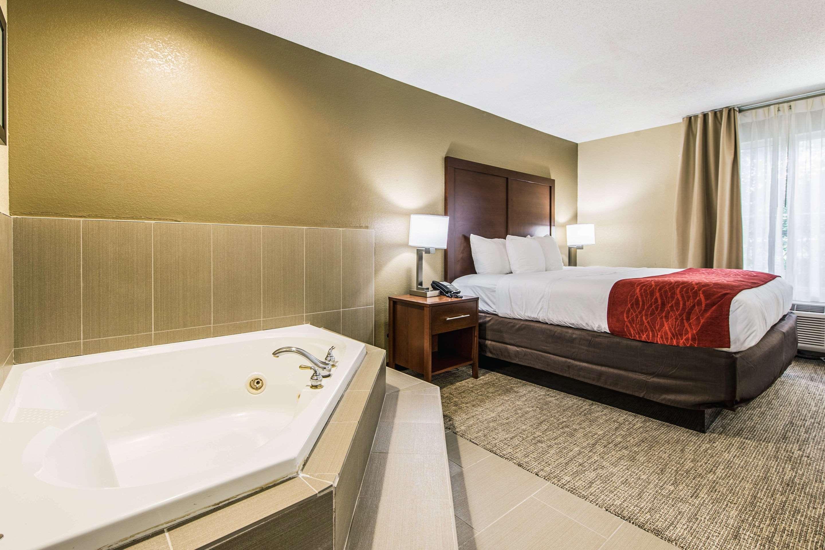 Comfort Inn & Suites Greenwood Near University Kültér fotó