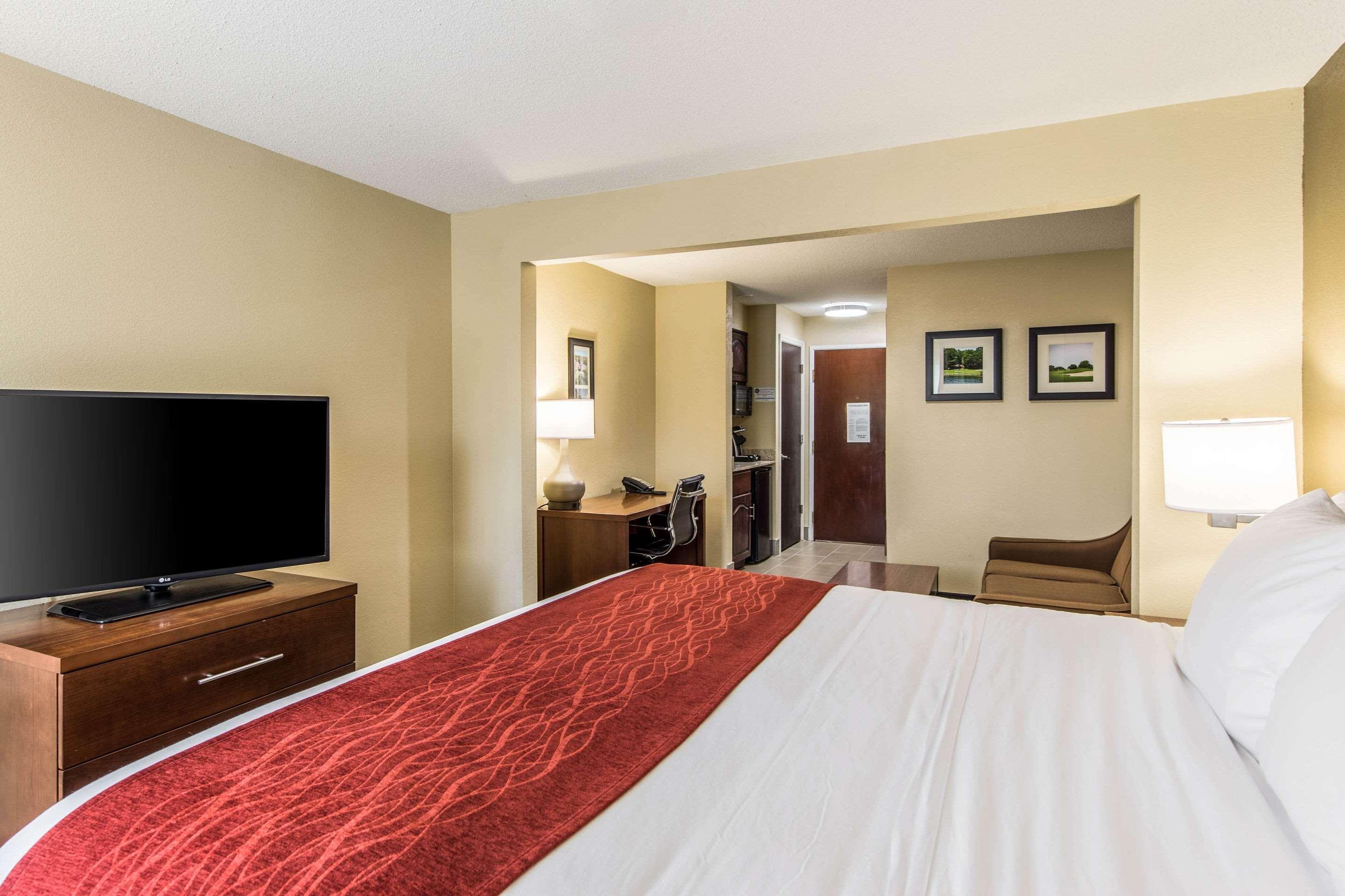 Comfort Inn & Suites Greenwood Near University Kültér fotó