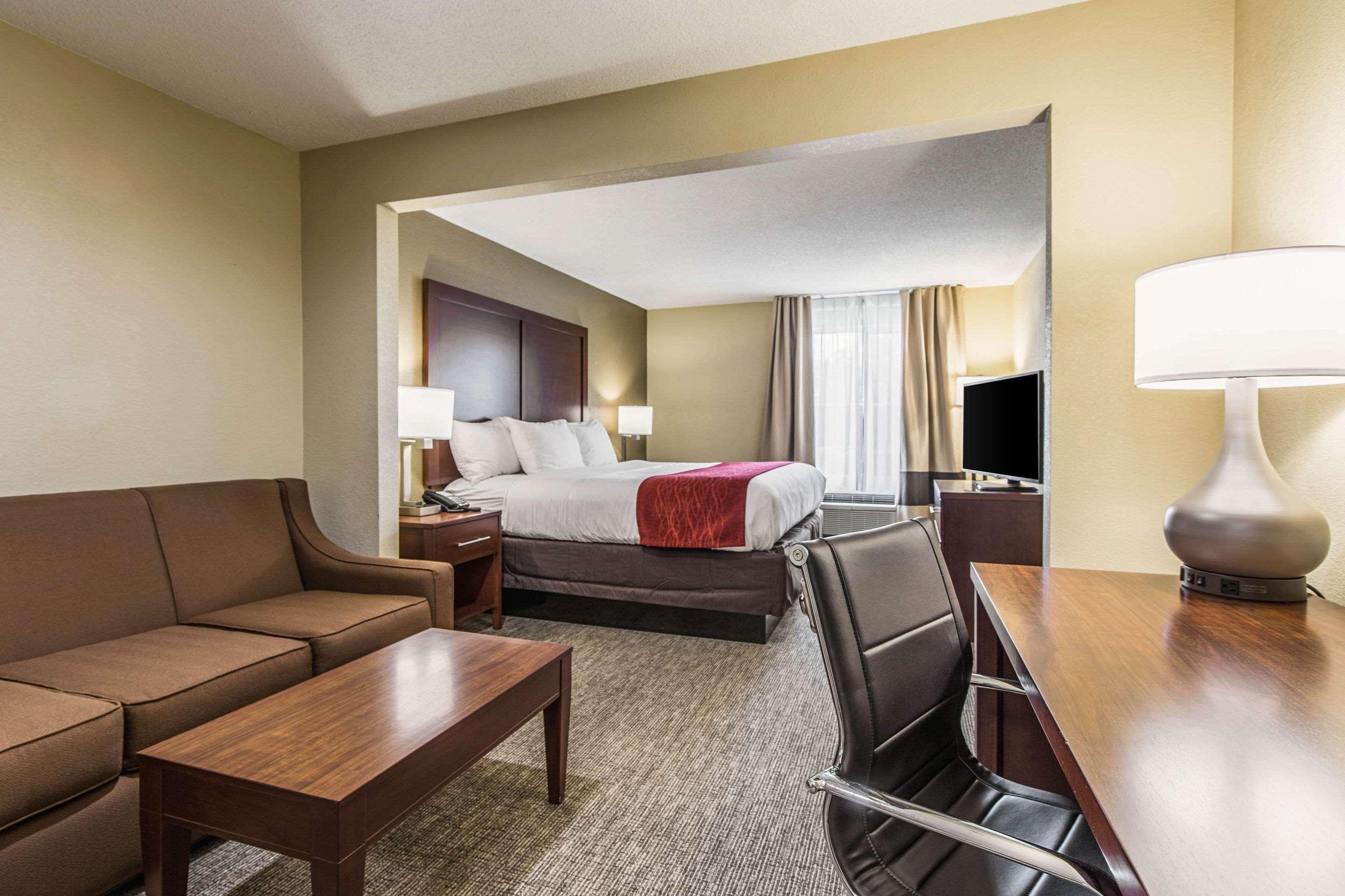 Comfort Inn & Suites Greenwood Near University Kültér fotó