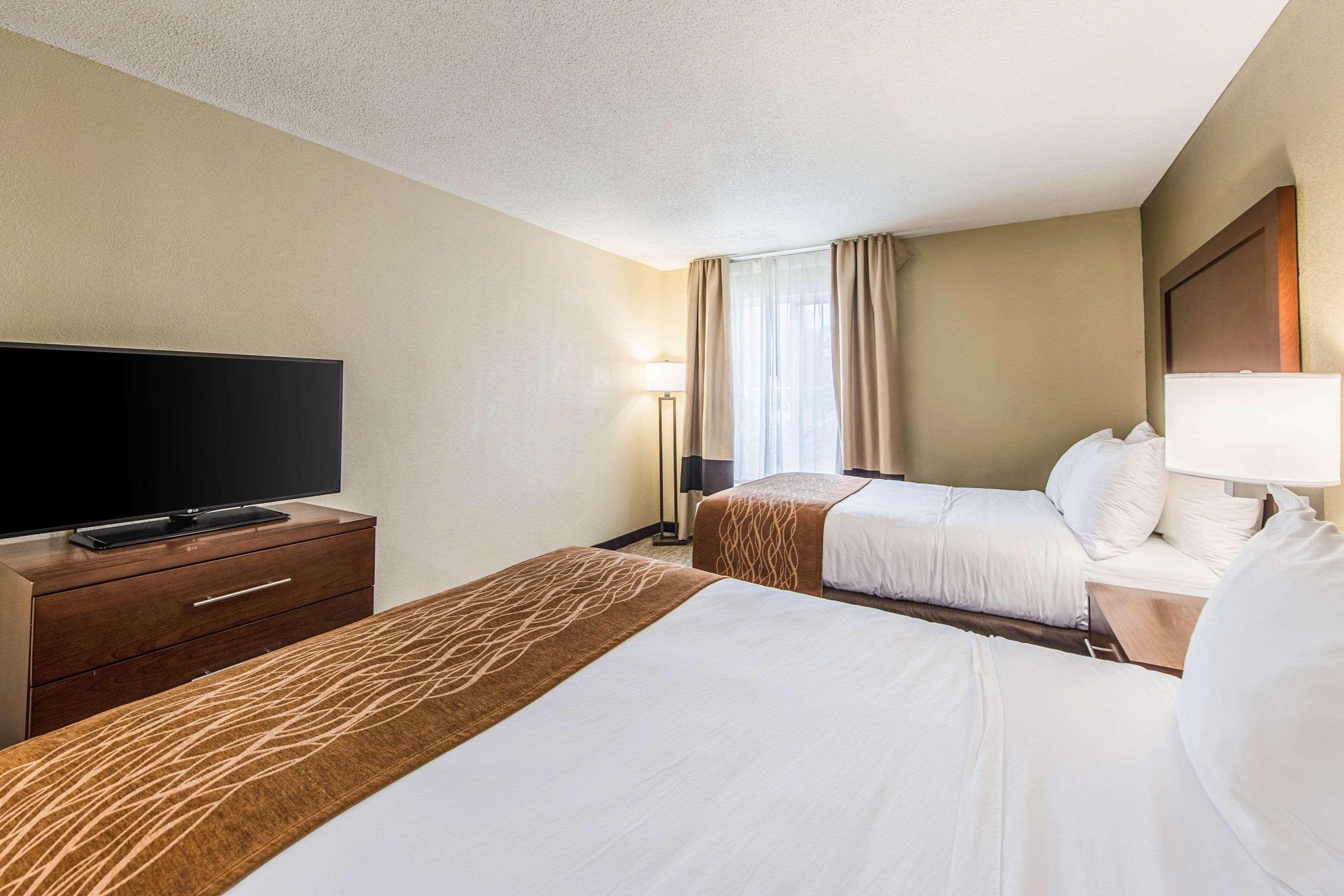 Comfort Inn & Suites Greenwood Near University Kültér fotó