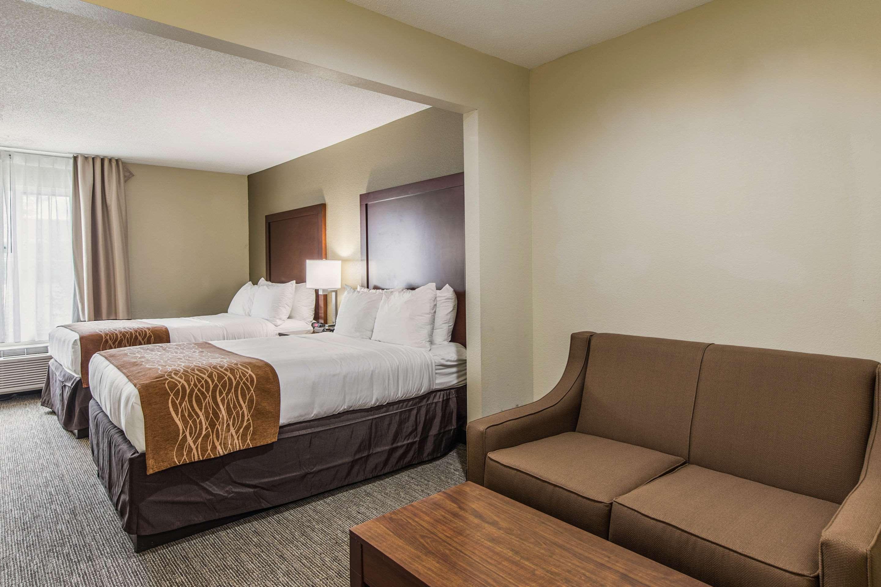 Comfort Inn & Suites Greenwood Near University Kültér fotó