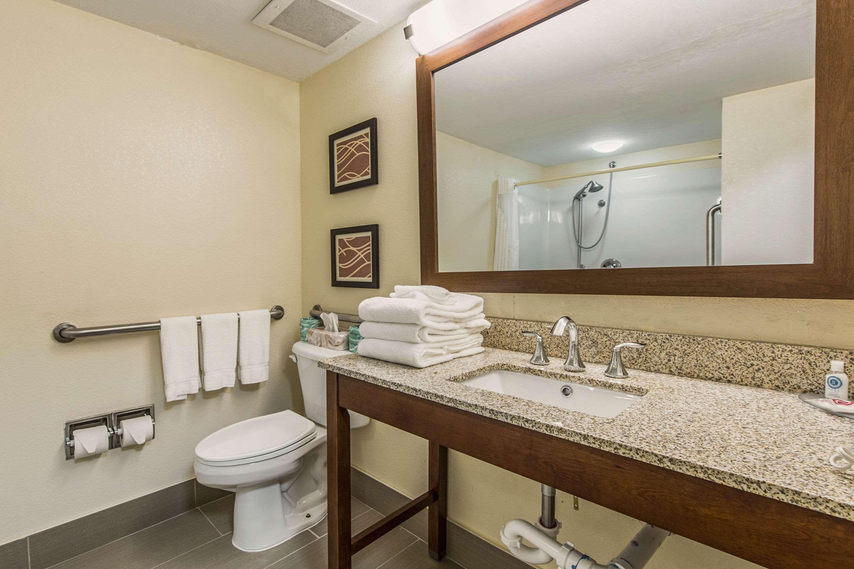 Comfort Inn & Suites Greenwood Near University Kültér fotó