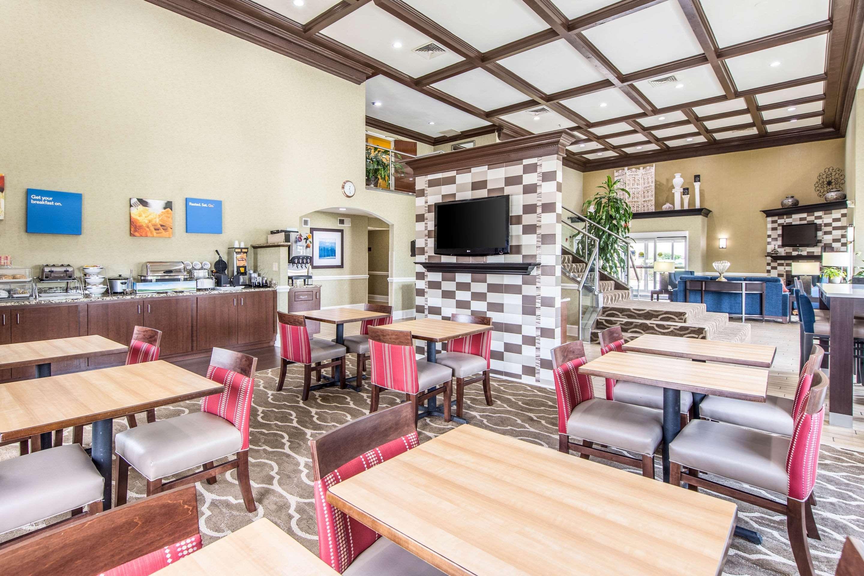 Comfort Inn & Suites Greenwood Near University Kültér fotó