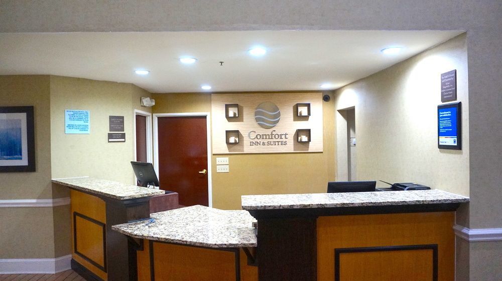 Comfort Inn & Suites Greenwood Near University Kültér fotó
