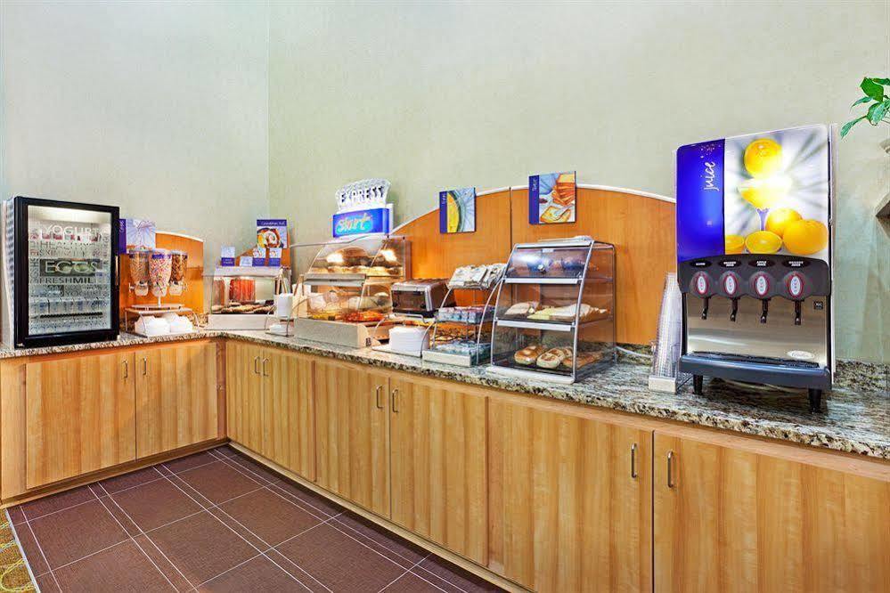 Comfort Inn & Suites Greenwood Near University Kültér fotó