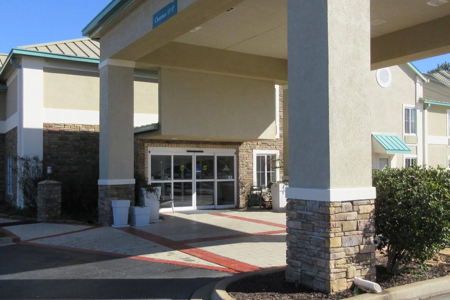 Comfort Inn & Suites Greenwood Near University Kültér fotó